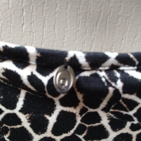 Q NEEL Shark-Bite Top - NEW - Picture 5 of 14